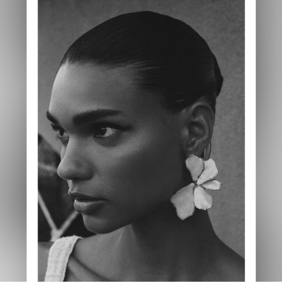 Zara Enameled Metal Fan Earrings Bloggers Fav, Gold Trim New in Box! NIB - Picture 5 of 9